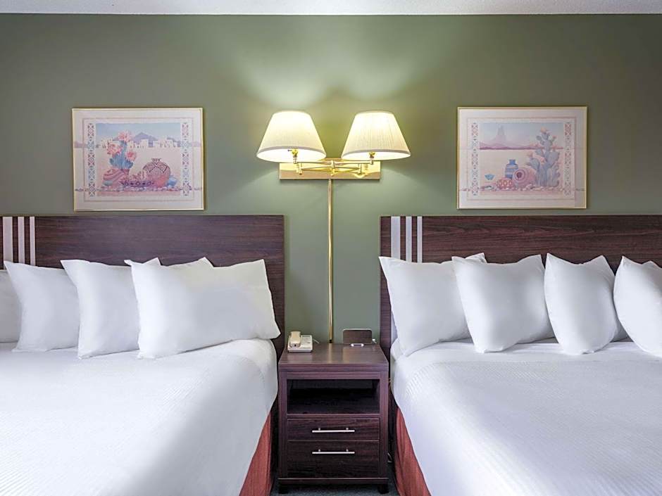 Travelodge by Wyndham Lacombe