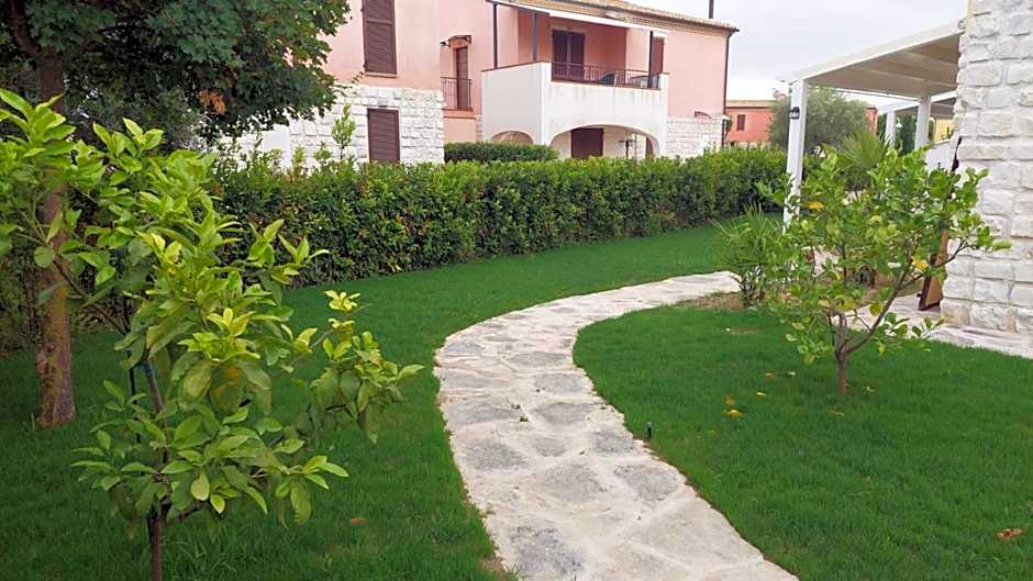 Casa Antia, nuovo bilocale con giardino in Residence con piscina
