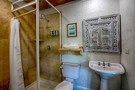 Deluxe Room, 1 King Bed, Garden View