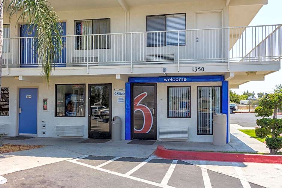 Motel 6-Bakersfield, CA - Convention Center