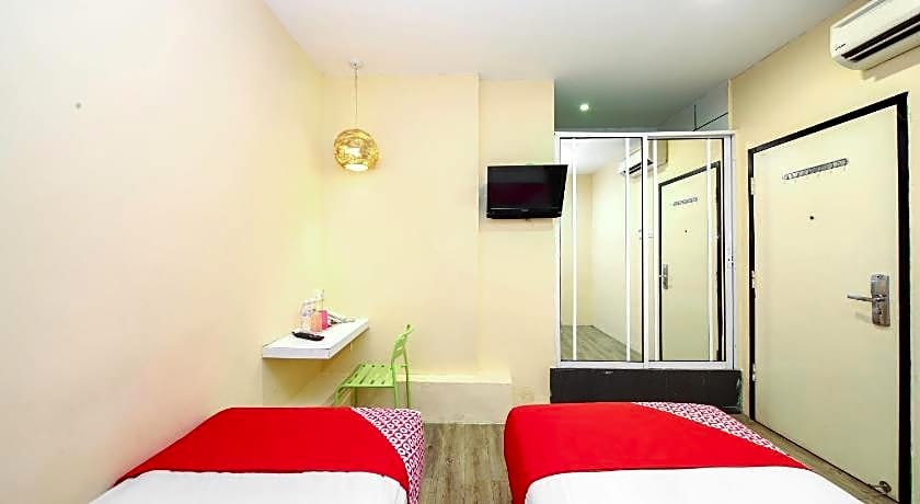 OYO 479 the green hotel