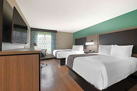 Queen Room with Two Queen Beds and Roll-In Shower - Disability Access