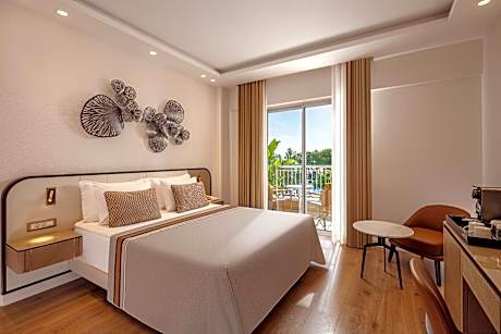 Deluxe Family Room for 4 People