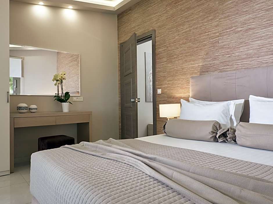 Koukounaria Hotel & Suites