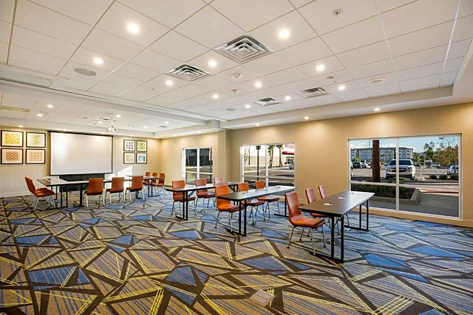 Holiday Inn Express & Suites Jacksonville - Town Center By IHG