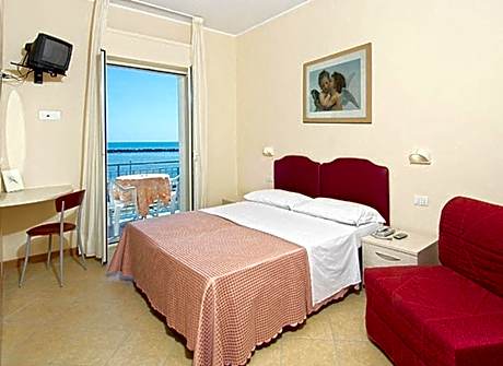 Triple Room with Sea View