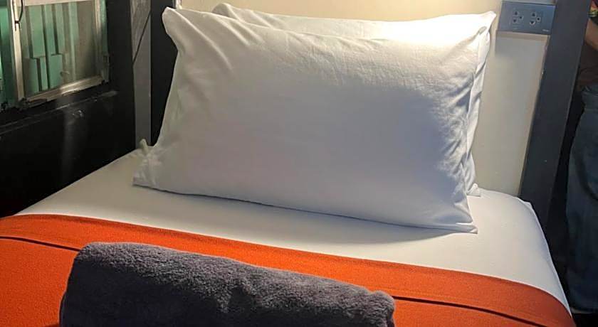 2Street Hostel At Surathani