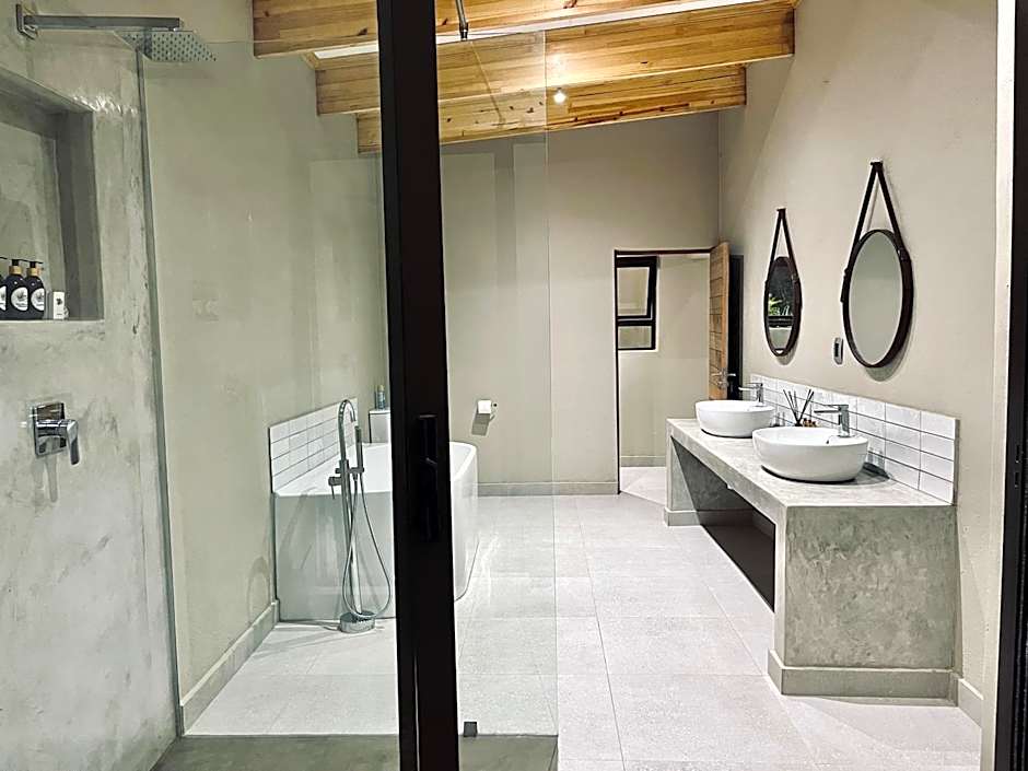 Bushbaby Valley Lodge