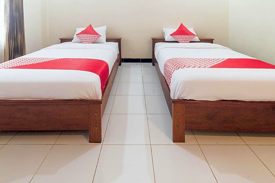 OYO 1688 Collin Beach Hotel