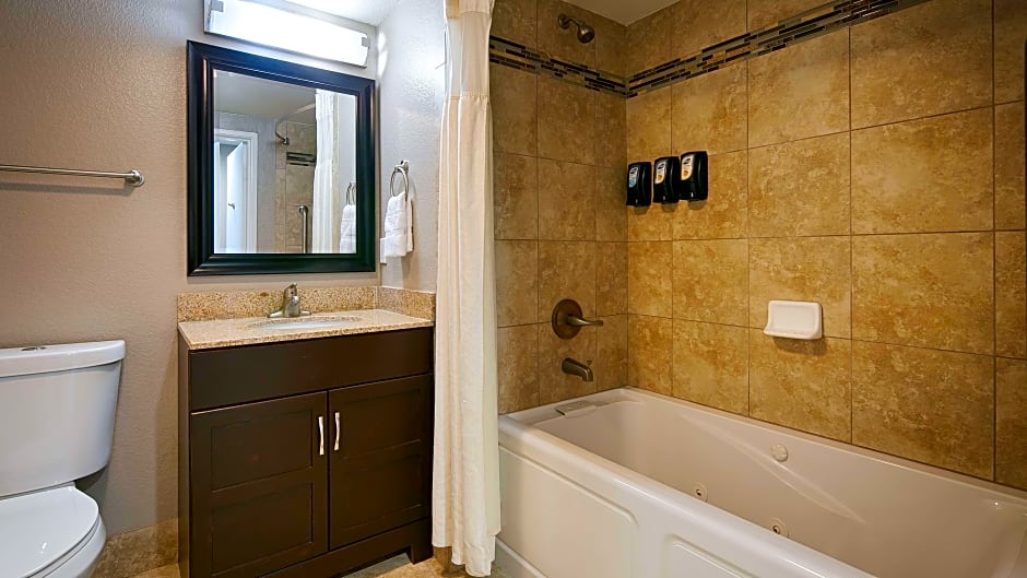Photo 1 of 4 of 1 King Bed, Pet-Friendly, 1st Floor
