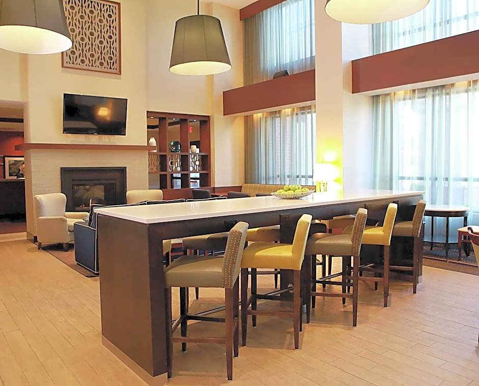 Hampton Inn & Suites by Hilton Laval