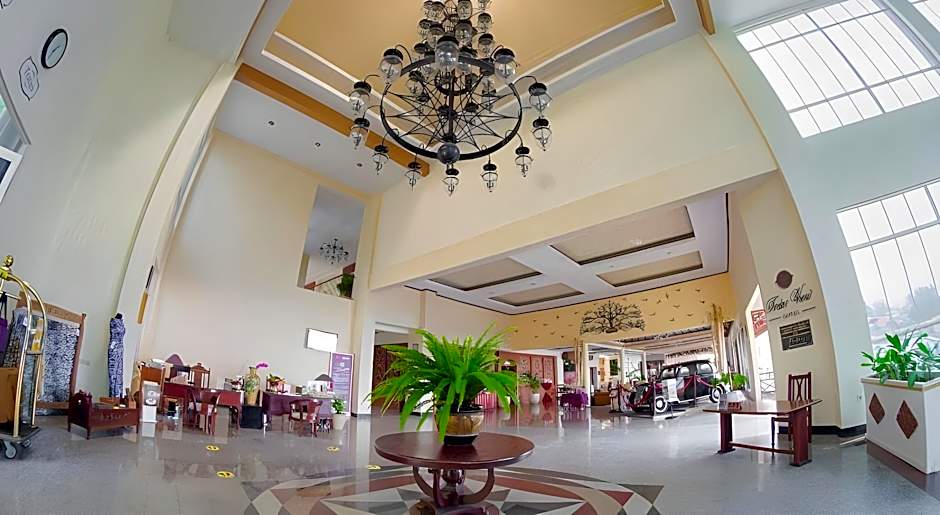 Royal Hotel and Convention Tretes