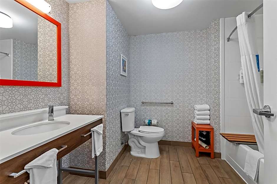 Hampton Inn By Hilton & Suites Farmington