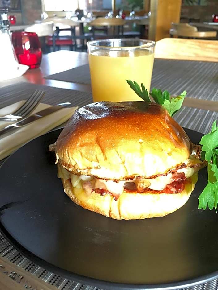 Quality Inn Carriage House