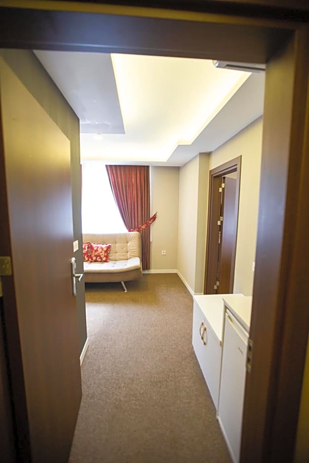 Royal Life Exclusive