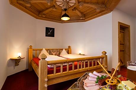 Quadruple Room with Private Bathroom