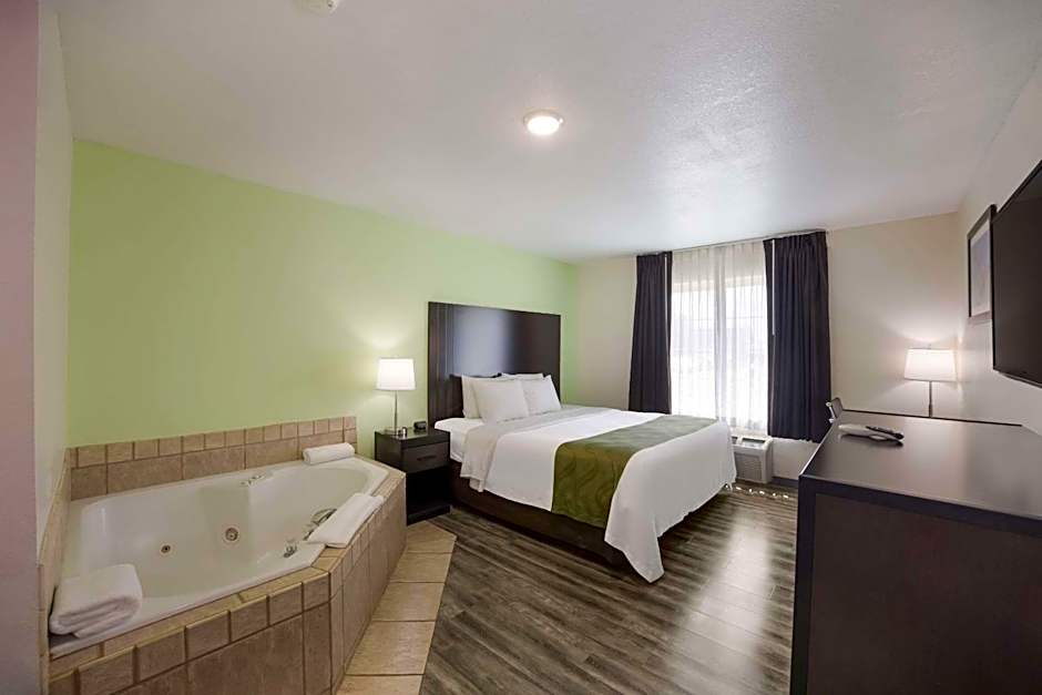 Quality Inn & Suites Clayton, NM