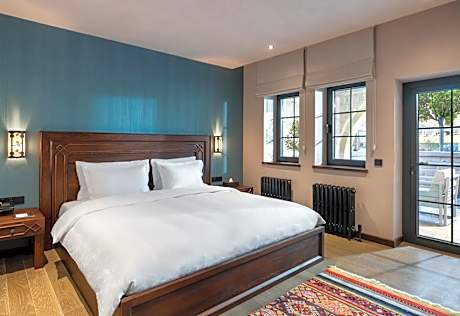 Sakura Deluxe King Room with Terrace