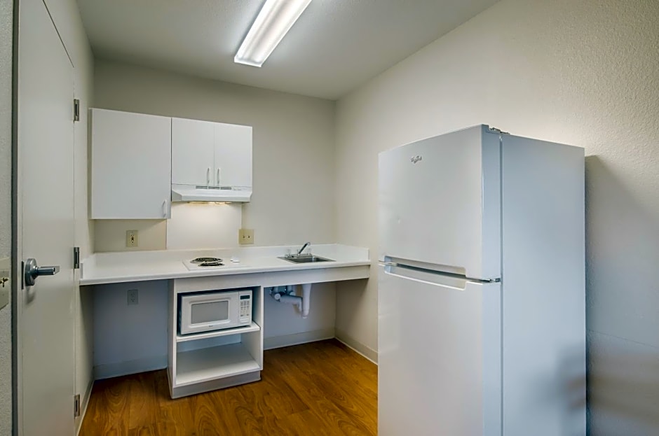 HomeTowne Studios by Red Roof Lake Charles - Sulphur