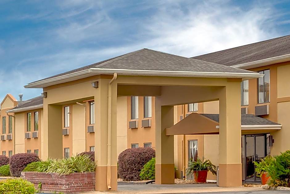 Howard Johnson by Wyndham Scott Lafayette