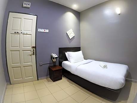 Triple room with No window