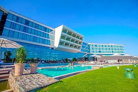 Hilton Pilar