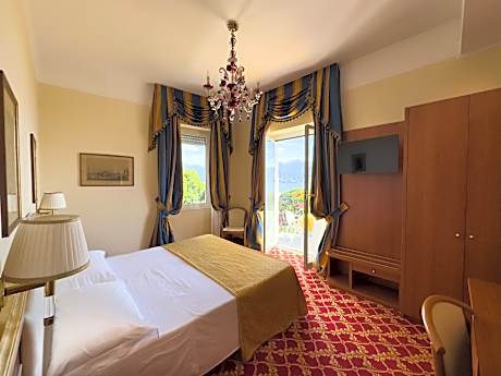 Triple Room with Lake View