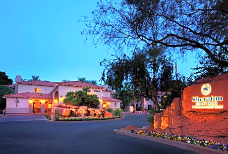 Sheraton Desert Oasis Resort Villas