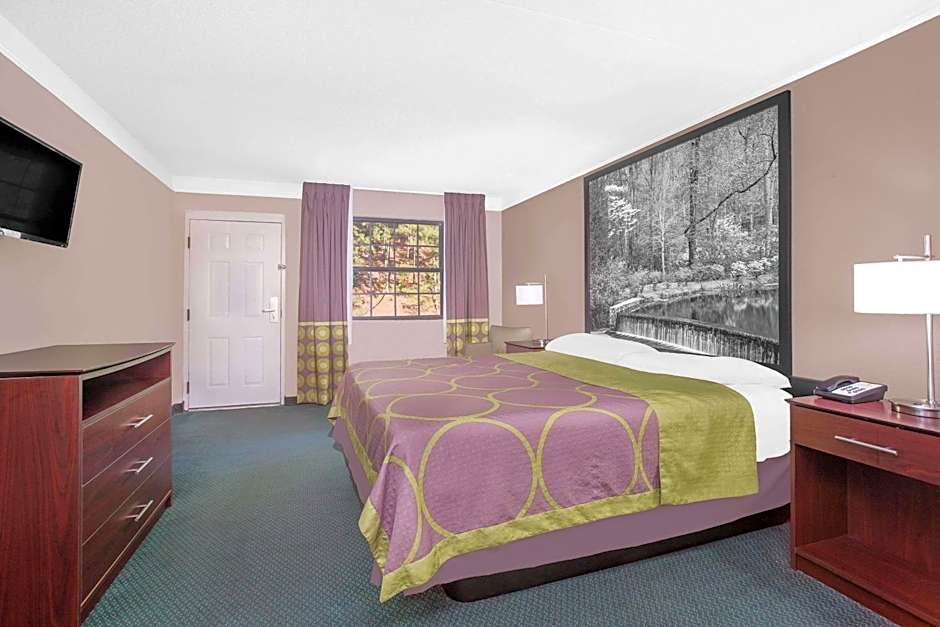 Super 8 by Wyndham Austell/Six Flags