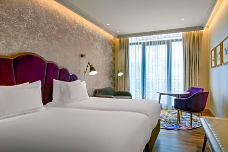 Gran Deluxe Twin Room with City View