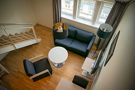 Family Room (2 Adults + 2 Children)