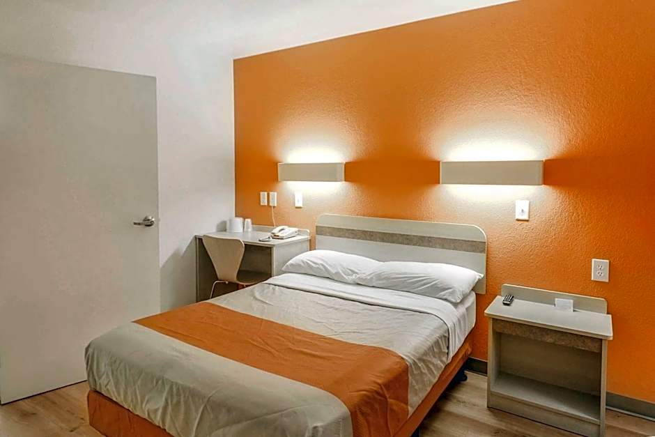 Motel 6-Huntsville, TX