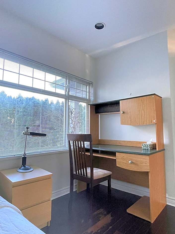 Cozy Guest Rooms Near UBC, Downtown and Beaches