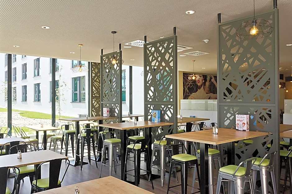 Super 8 by Wyndham Munich City North