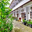 SUPER OYO 1356 Gusti Residence