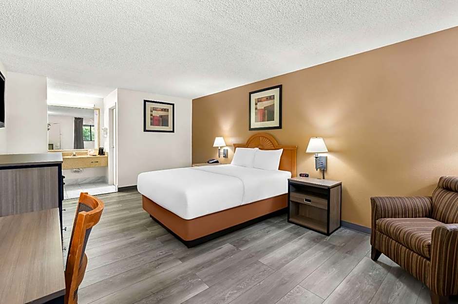 Quality Inn Cleveland Airport