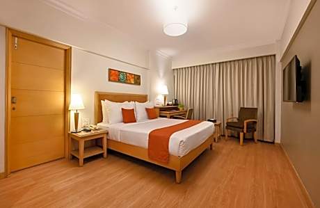 Deluxe Double Room with Complimentary Welcome Drink and 20% discount on Food and soft Beverages.