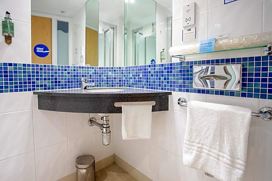 Holiday Inn Express Dunfermline By IHG