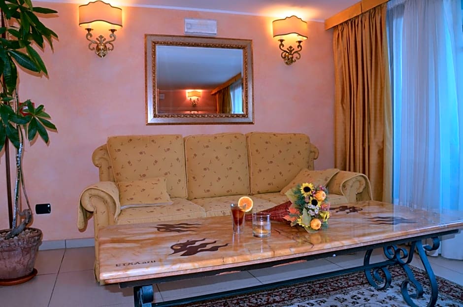 Kalos Hotel