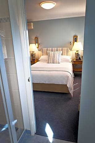 Queen Bed