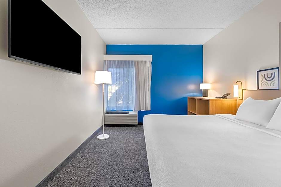 Spark by Hilton Green Bay