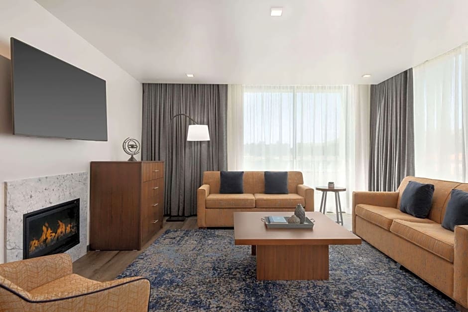 La Quinta Inn & Suites by Wyndham San Luis Obispo Downtown