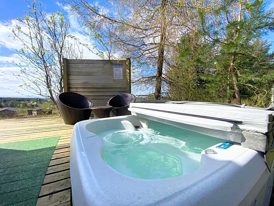 Blair Tiny House with Private Hot Tub - Fife - Loch Leven - Lomond Hills