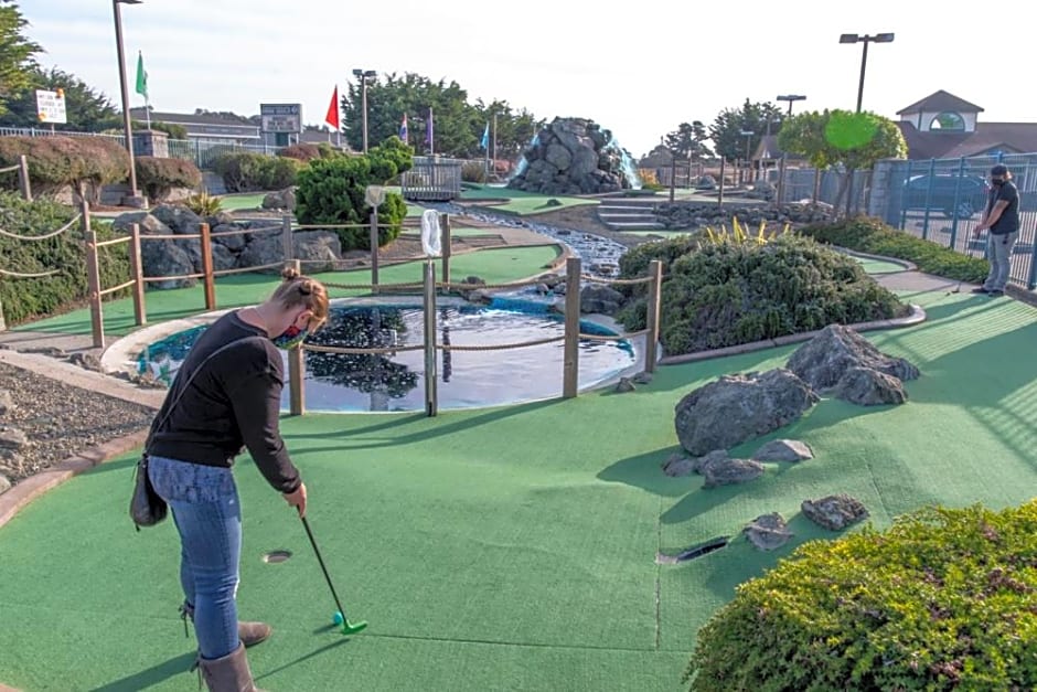 Emerald Dolphin Inn & Mini Golf