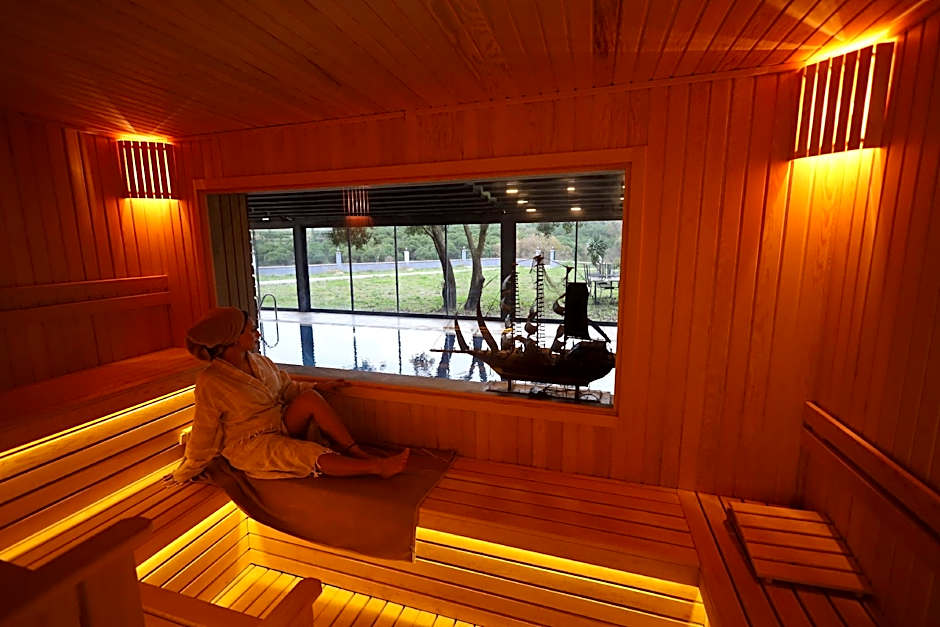 GREEN ROOF BOUTIQUE HOTEL