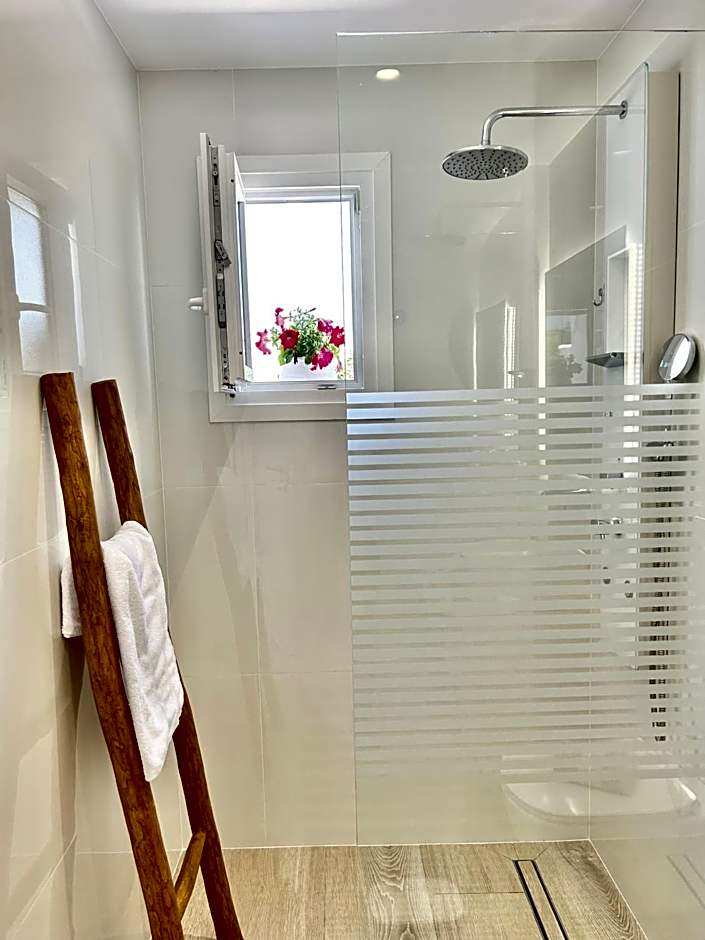 Anita Rooms & Suites Milos