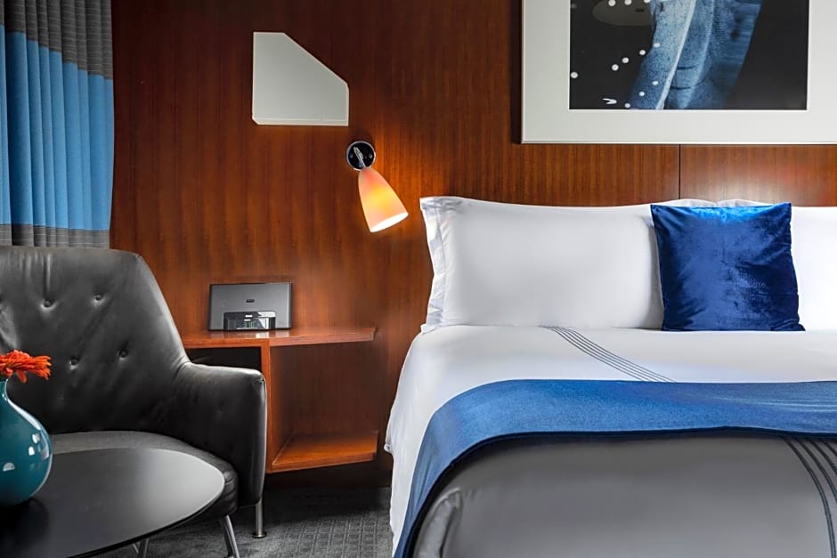 6 Columbus Central Park Hotel