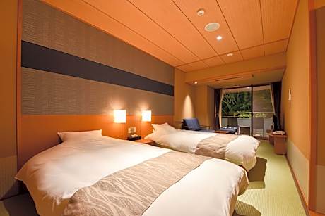 Twin Room with Private External Bathroom