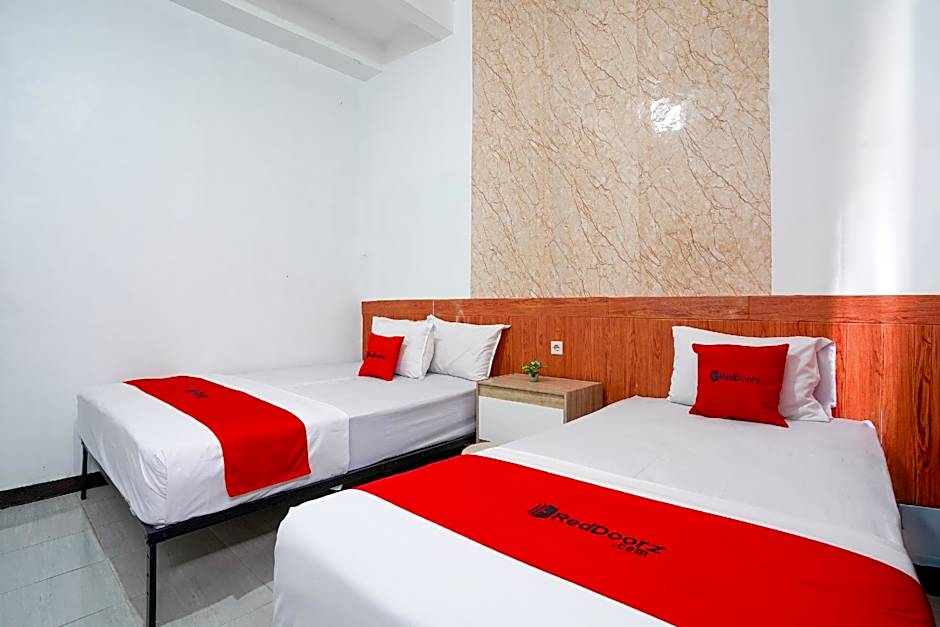 RedDoorz near Alun - Alun Magetan