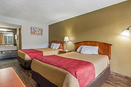 Queen Room with Two Queen Beds - Smoking